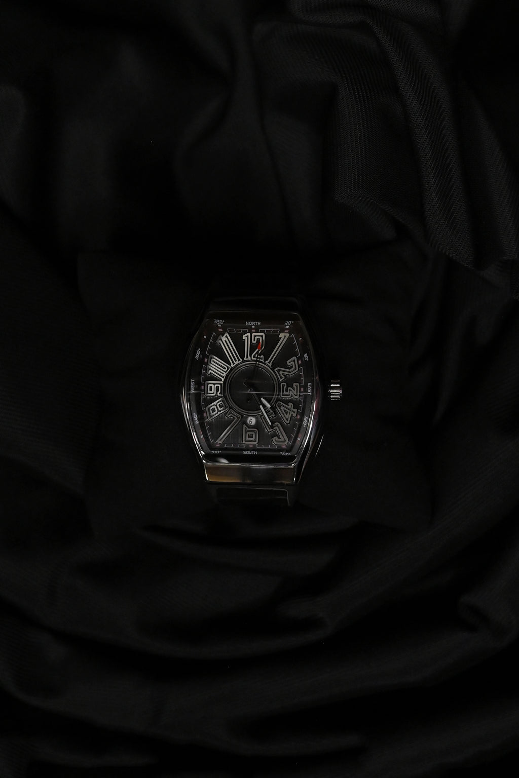 Luxury Black Tonneau Watch – Bold Statement Edition