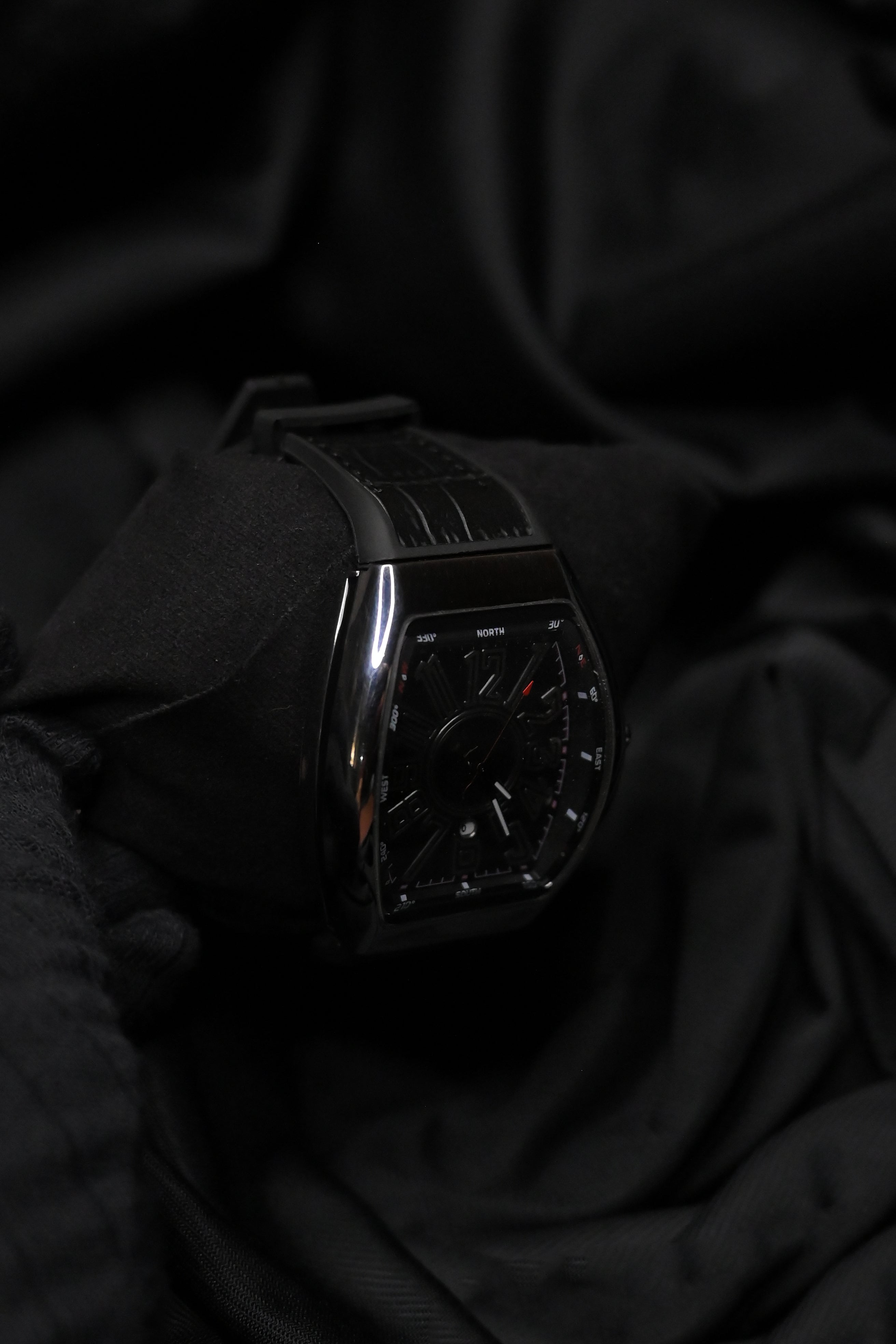 Luxury Black Tonneau Watch – Bold Statement Edition