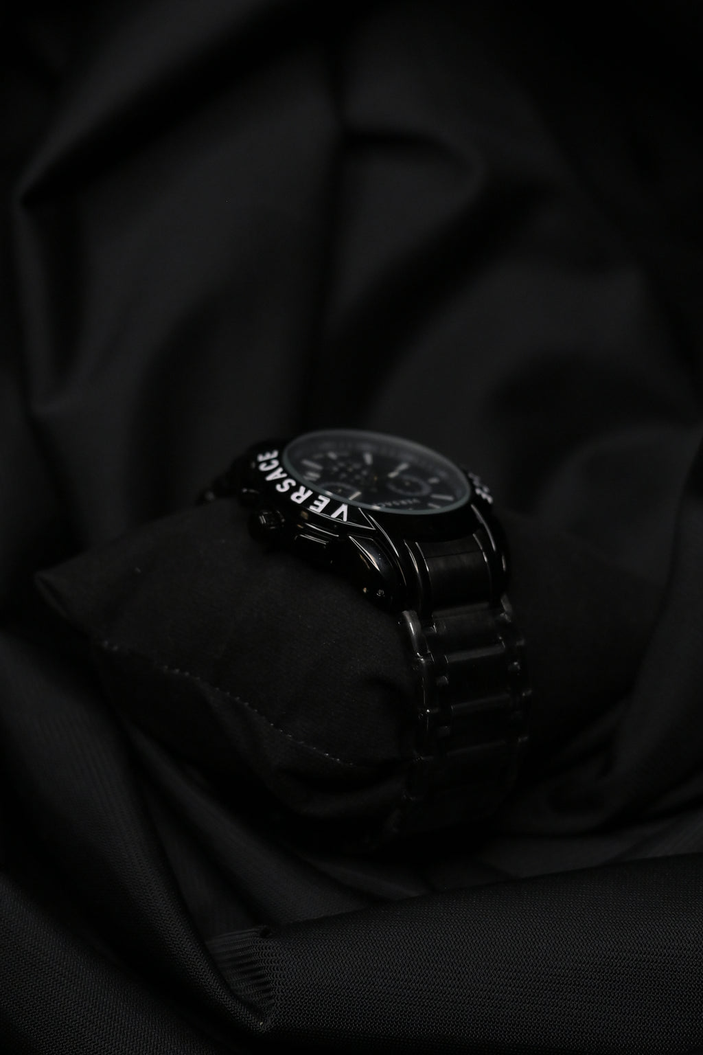 Black Chronograph Luxury Watch – Bold Modern Design