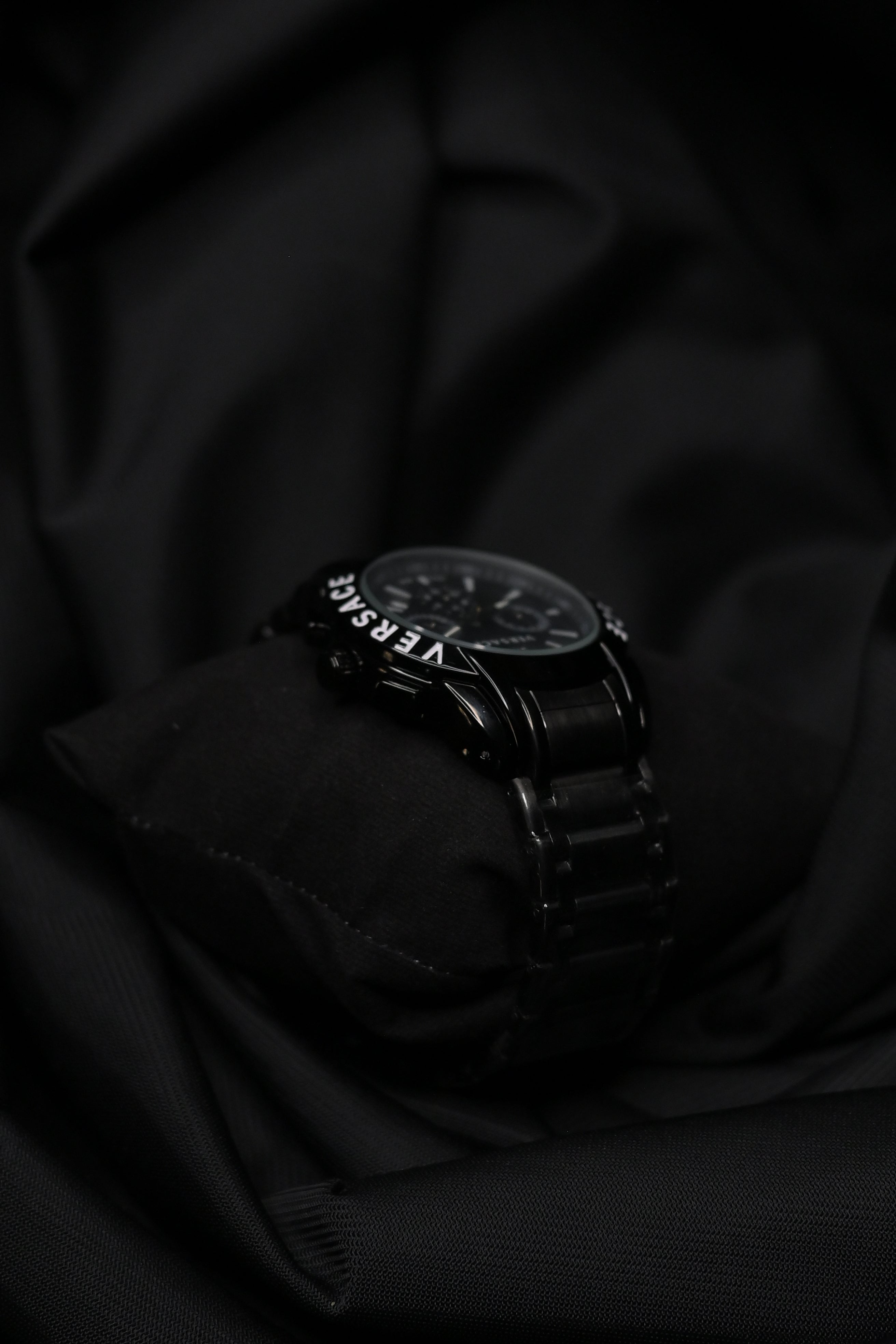 Black Chronograph Luxury Watch – Bold Modern Design
