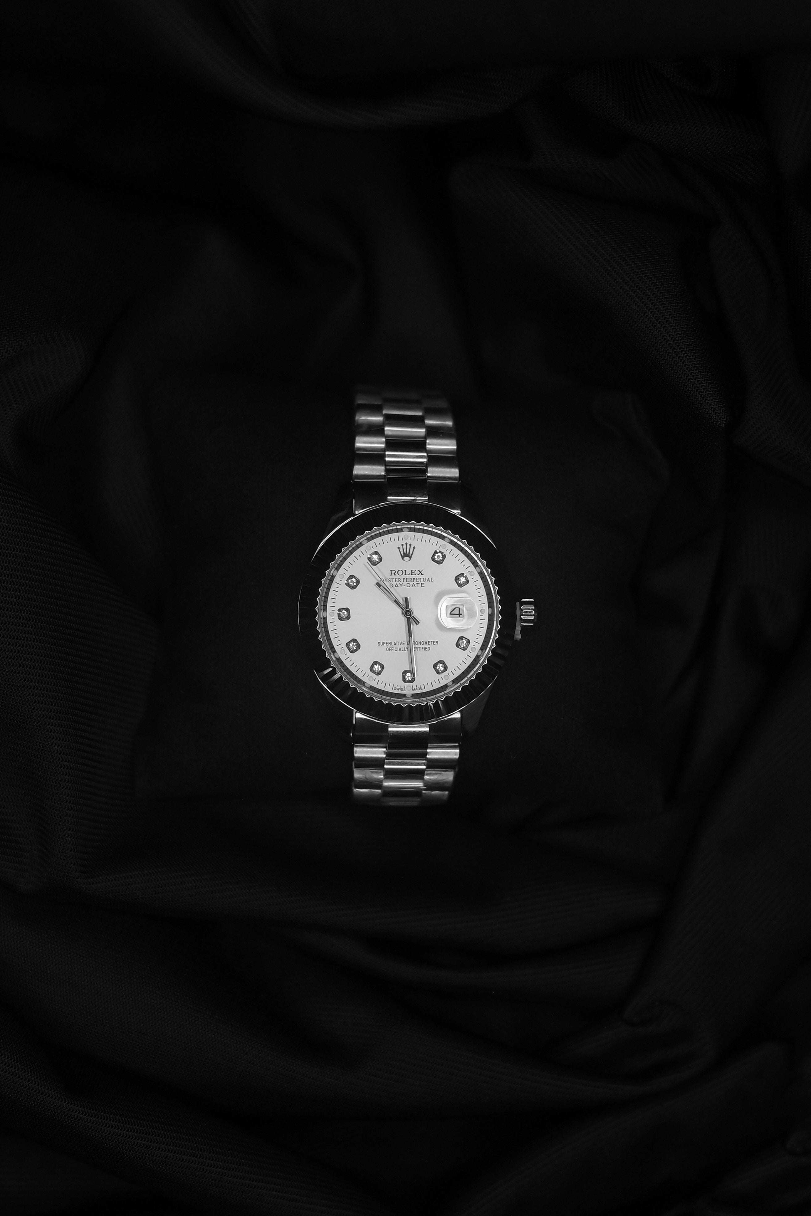 Luxury Day-Date Style Watch – White Dial with Diamond Markers & Stainless Steel Bracelet