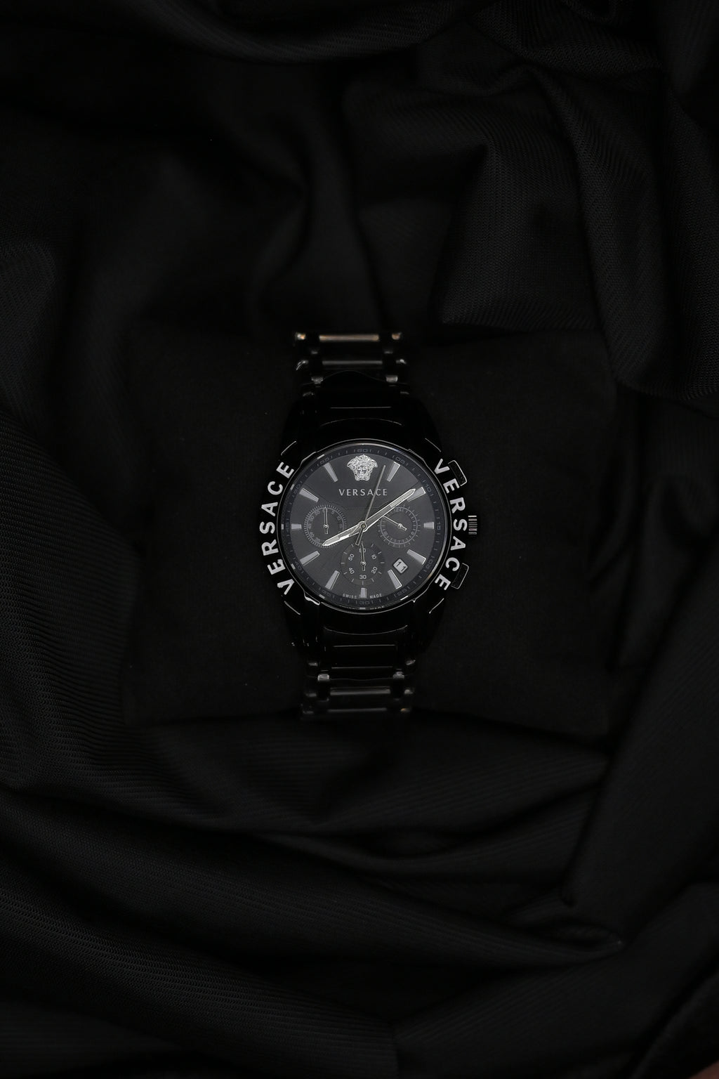 Black Chronograph Luxury Watch – Bold Modern Design