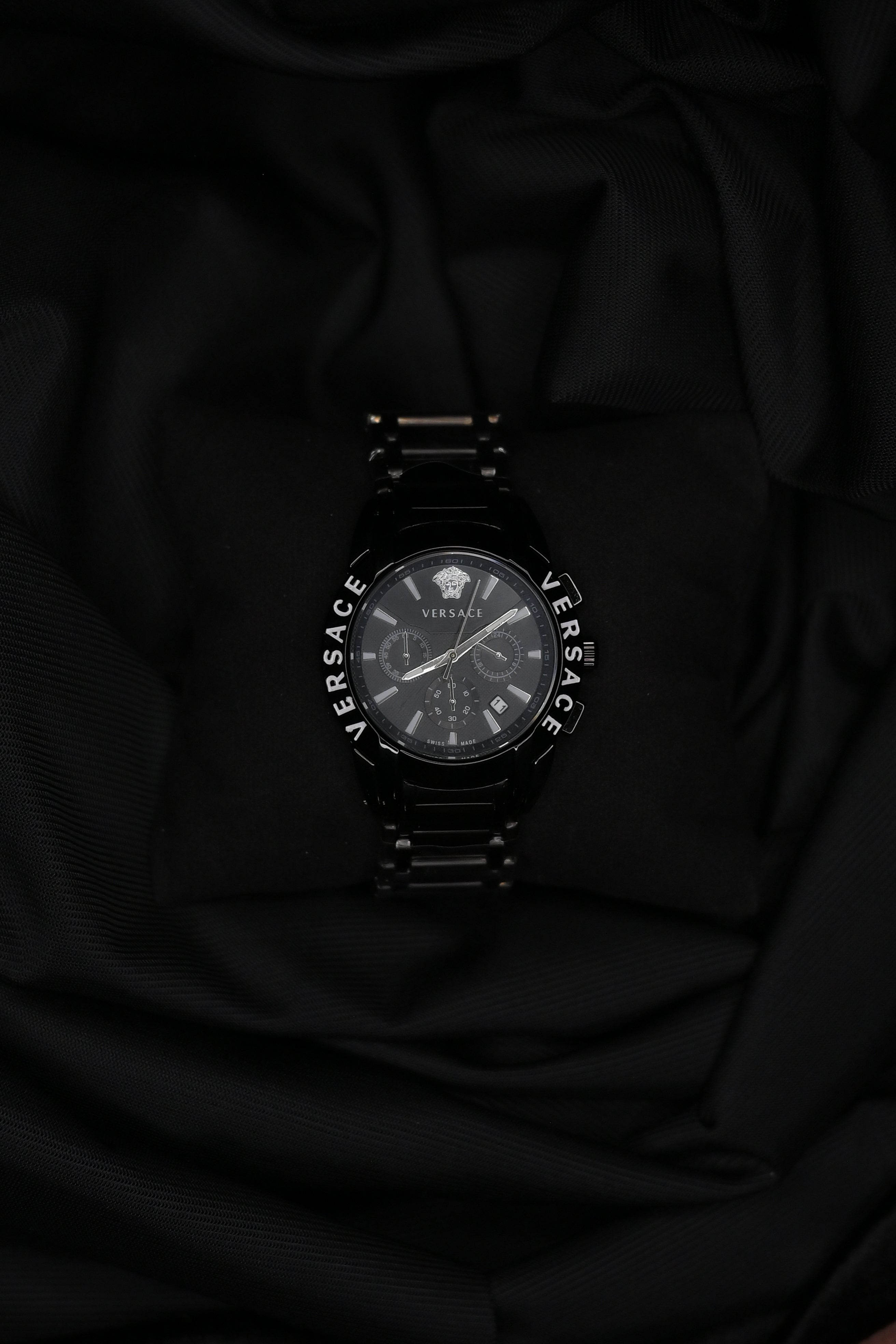 Black Chronograph Luxury Watch – Bold Modern Design